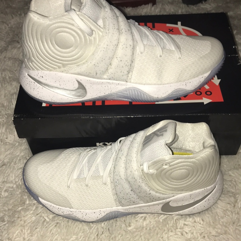 Kyrie 2’s mint condition